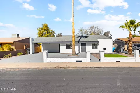 8040 W Clayton Dr, Phoenix, AZ 85033