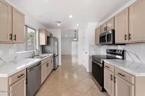 1410 W Darrel Rd, Phoenix, AZ 85041 photo 2