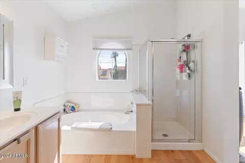 Bath - 1206 E Saint John Rd, Phoenix, AZ 85022 photo 3 of 4