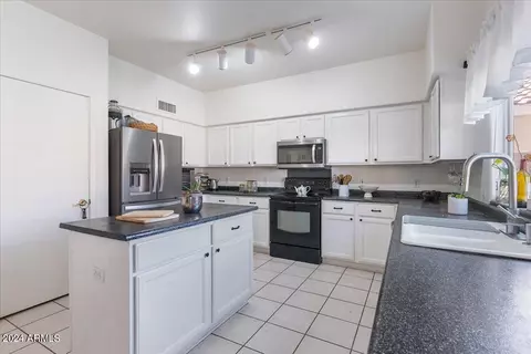 Kitchen - 1206 E Saint John Rd, Phoenix, AZ 85022 photo 1 of 4
