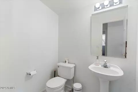Bath - 1206 E Saint John Rd, Phoenix, AZ 85022 photo 1 of 4