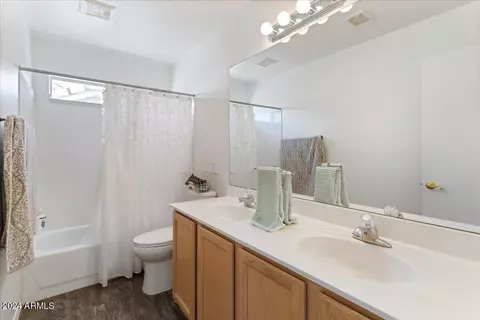Bath - 1206 E Saint John Rd, Phoenix, AZ 85022 photo 2 of 4