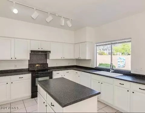 Kitchen - 1206 E Saint John Rd, Phoenix, AZ 85022 photo 3 of 4