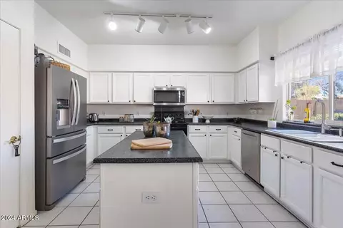 Kitchen - 1206 E Saint John Rd, Phoenix, AZ 85022 photo 2 of 4