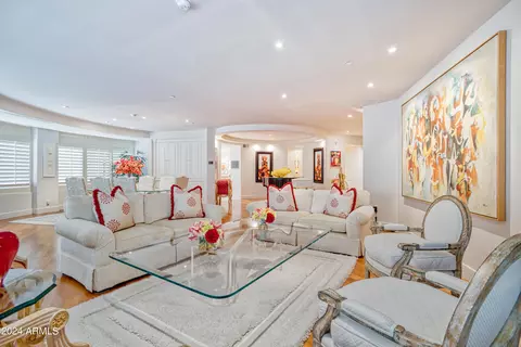 2402 Esplanade Ln #202, Phoenix, AZ 85016
