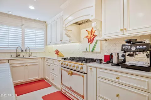 Kitchen - 2402 Esplanade Ln #202, Phoenix, AZ 85016 photo 5 of 5
