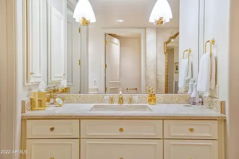 Bath - 2402 Esplanade Ln #202, Phoenix, AZ 85016 photo 5 of 5