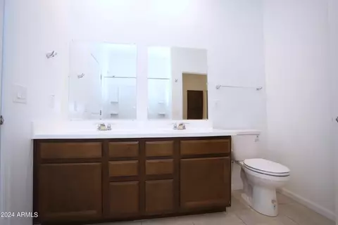 Bath - 9223 W Meadowbrook Ave, Phoenix, AZ 85037 photo 2 of 7