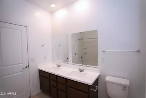 Bath - 9223 W Meadowbrook Ave, Phoenix, AZ 85037 photo 3 of 7