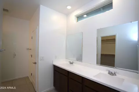 Bath - 9223 W Meadowbrook Ave, Phoenix, AZ 85037 photo 4 of 7