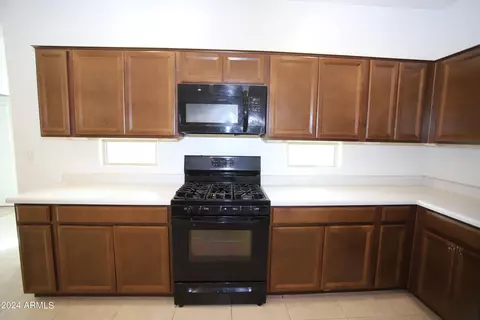 Kitchen - 9223 W Meadowbrook Ave, Phoenix, AZ 85037 photo 4 of 5