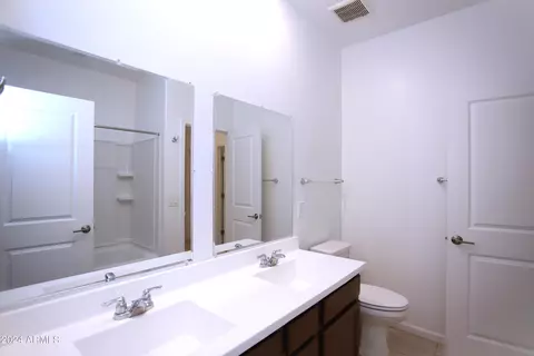 Bath - 9223 W Meadowbrook Ave, Phoenix, AZ 85037 photo 1 of 7