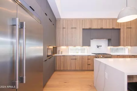 Kitchen - 4228 N 42nd St, Phoenix, AZ 85018 photo 5 of 14
