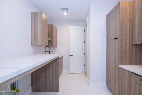 Kitchen - 4228 N 42nd St, Phoenix, AZ 85018 photo 13 of 14