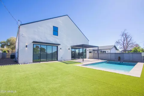 Exterior - 4228 N 42nd St, Phoenix, AZ 85018 photo 7 of 8