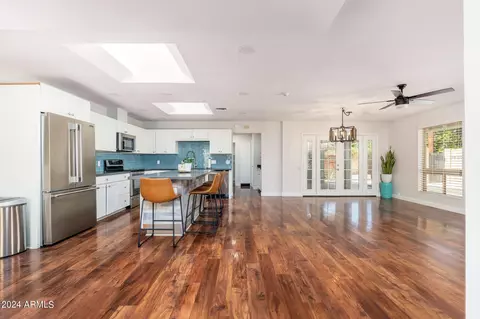 Dining - 802 E Harmont Dr, Phoenix, AZ 85020 photo 1 of 4