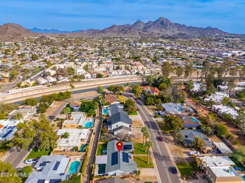View/Area - 802 E Harmont Dr, Phoenix, AZ 85020 photo 5 of 10