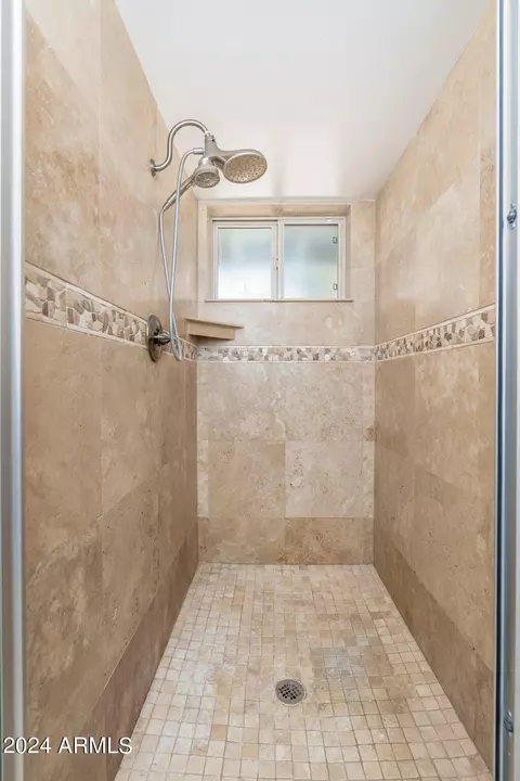 Bath - 802 E Harmont Dr, Phoenix, AZ 85020 photo 3 of 5