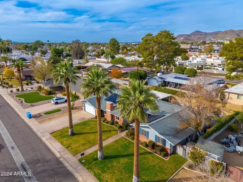 View/Area - 802 E Harmont Dr, Phoenix, AZ 85020 photo 8 of 10