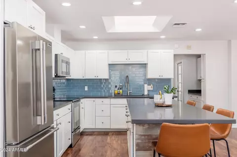 Kitchen - 802 E Harmont Dr, Phoenix, AZ 85020 photo 5 of 5