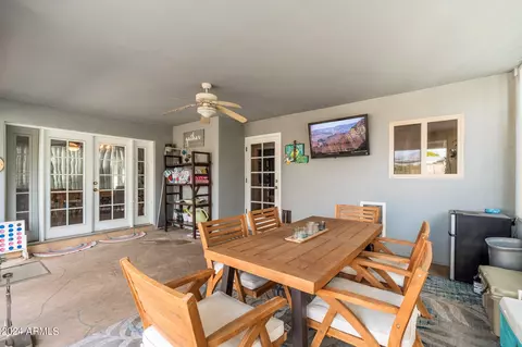 Dining - 802 E Harmont Dr, Phoenix, AZ 85020 photo 4 of 4