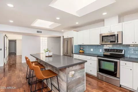 Kitchen - 802 E Harmont Dr, Phoenix, AZ 85020 photo 3 of 5