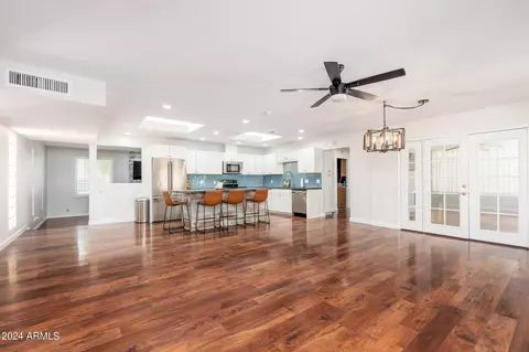 Living - 802 E Harmont Dr, Phoenix, AZ 85020 photo 1 of 5