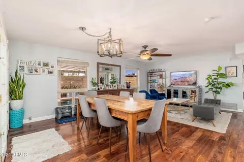 Dining - 802 E Harmont Dr, Phoenix, AZ 85020 photo 3 of 4