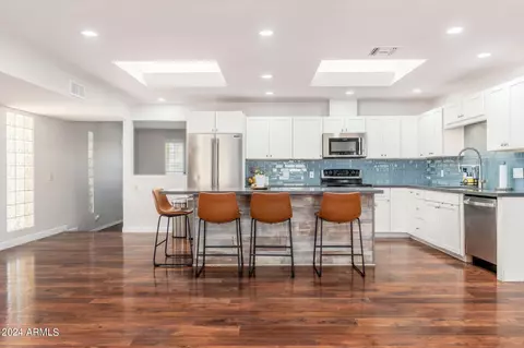Kitchen - 802 E Harmont Dr, Phoenix, AZ 85020 photo 1 of 5