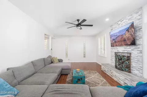 Living - 802 E Harmont Dr, Phoenix, AZ 85020 photo 4 of 5