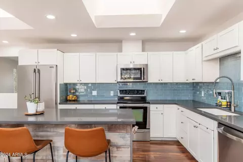 Kitchen - 802 E Harmont Dr, Phoenix, AZ 85020 photo 4 of 5