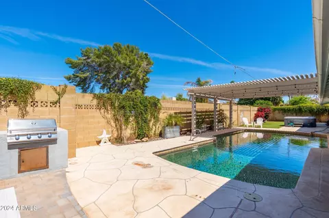 Exterior - 802 E Harmont Dr, Phoenix, AZ 85020 photo 7 of 19