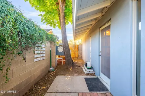 Exterior - 802 E Harmont Dr, Phoenix, AZ 85020 photo 15 of 19