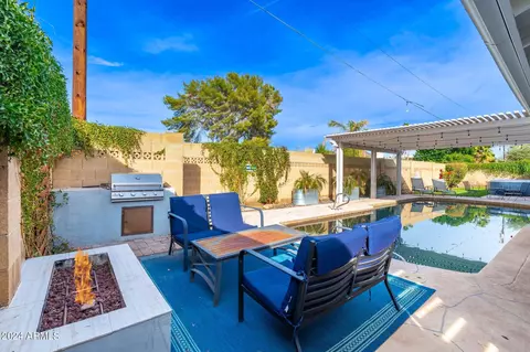 Exterior - 802 E Harmont Dr, Phoenix, AZ 85020 photo 2 of 19