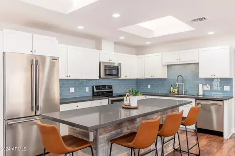 Kitchen - 802 E Harmont Dr, Phoenix, AZ 85020 photo 2 of 5