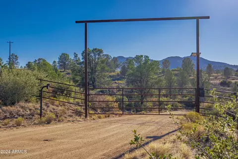 02 Blue Sky Dr #B, Peeples Valley, AZ 86332