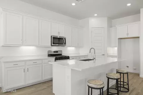 1750 E Questa Dr, Phoenix, AZ 85024