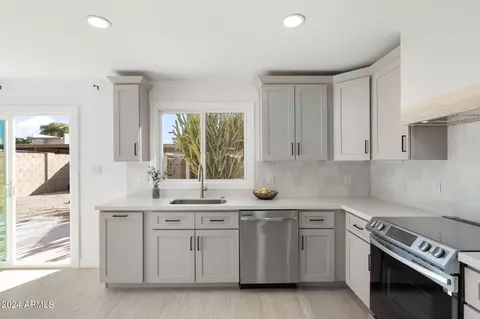 Kitchen - 2119 Ellis Dr, Tempe, AZ 85282 photo 3 of 5