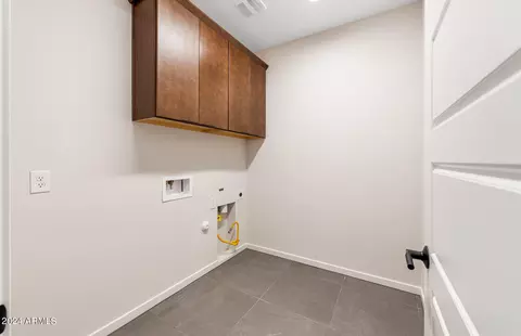 5935 E Abraham Ln, Phoenix, AZ 85054 photo 12