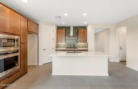5935 E Abraham Ln, Phoenix, AZ 85054 photo 10