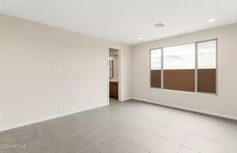 5935 E Abraham Ln, Phoenix, AZ 85054 photo 14