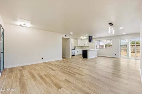 9233 N 17th Dr, Phoenix, AZ 85021 photo 3