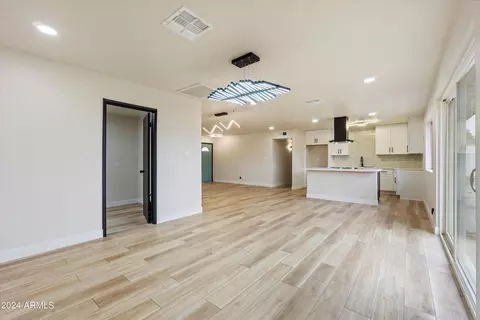 9233 N 17th Dr, Phoenix, AZ 85021 photo 4