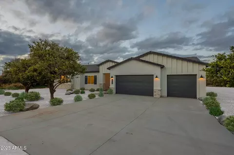10028 E Fenimore Rd, Mesa, AZ 85207