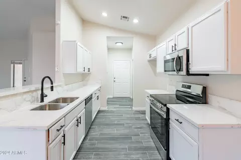 5622 S 26th Pl, Phoenix, AZ 85040 photo 6