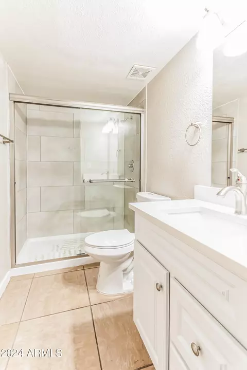 Bath - 6865 N De Chelly Loop, Tucson, AZ 85741 photo 4 of 7