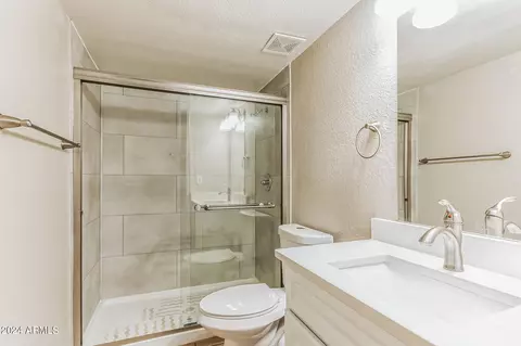 Bath - 6865 N De Chelly Loop, Tucson, AZ 85741 photo 7 of 7