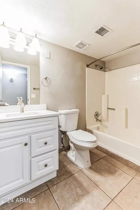 Bath - 6865 N De Chelly Loop, Tucson, AZ 85741 photo 2 of 7