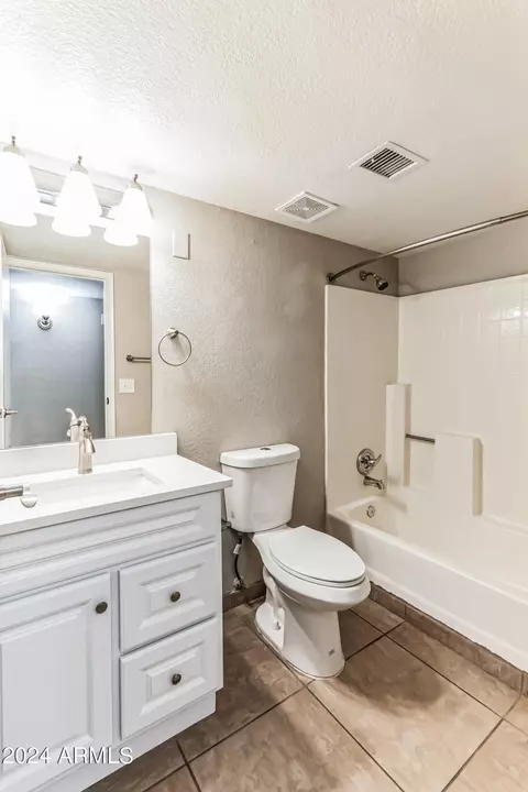 Bath - 6865 N De Chelly Loop, Tucson, AZ 85741 photo 1 of 7