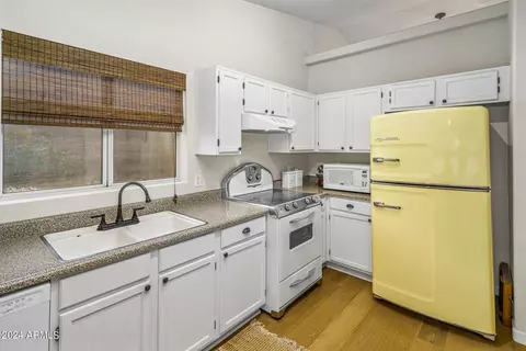 Kitchen - 2006 E Sharon Dr, Phoenix, AZ 85022 photo 3 of 6
